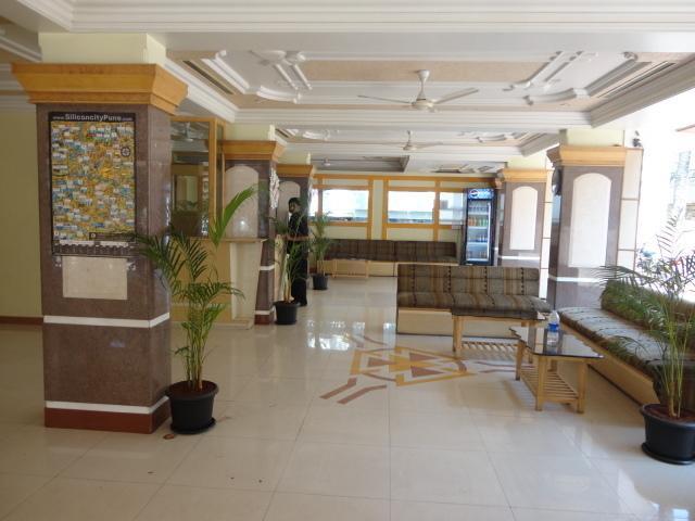 מלון פונה Om Sai Palace מראה חיצוני תמונה